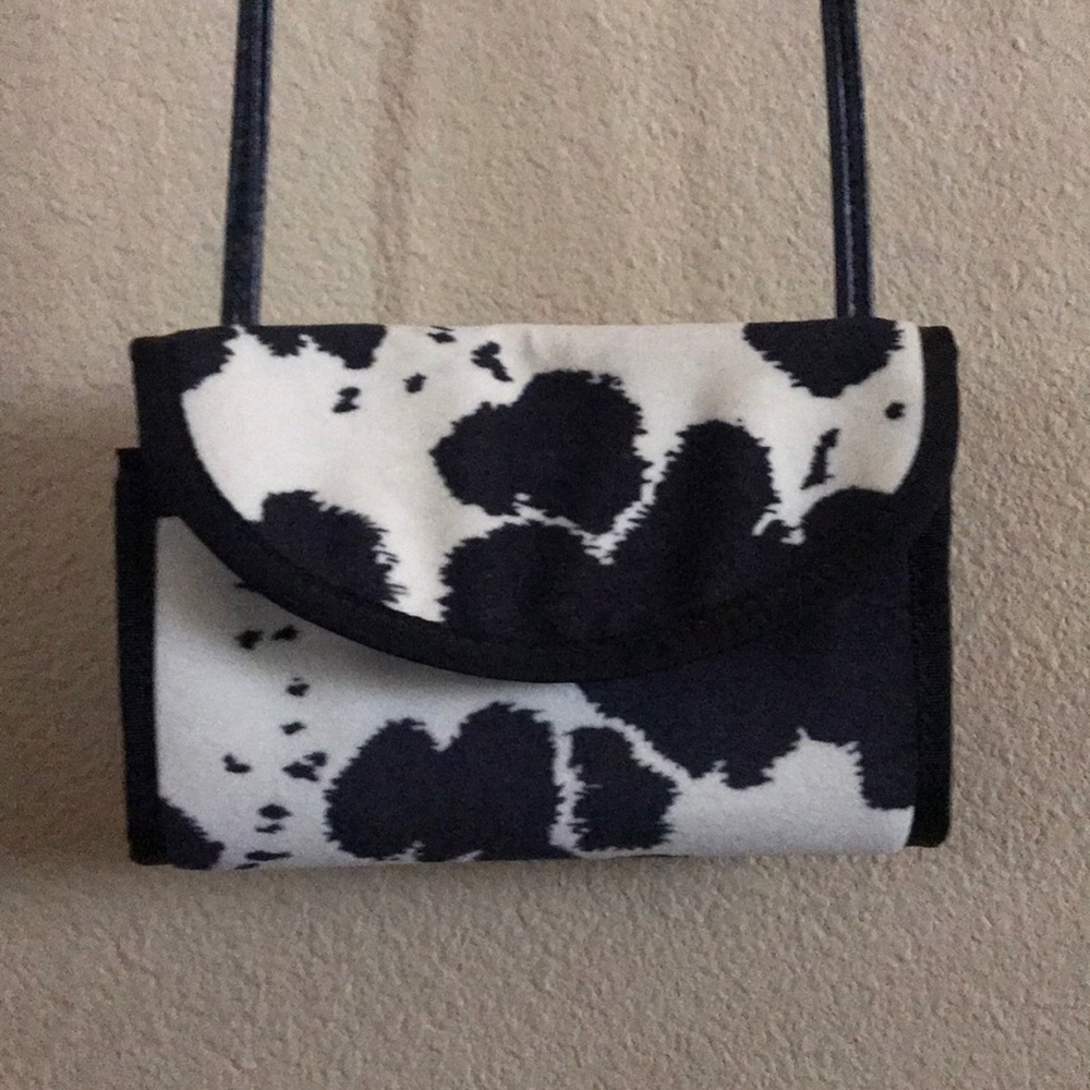 No name cross body bag. Never used